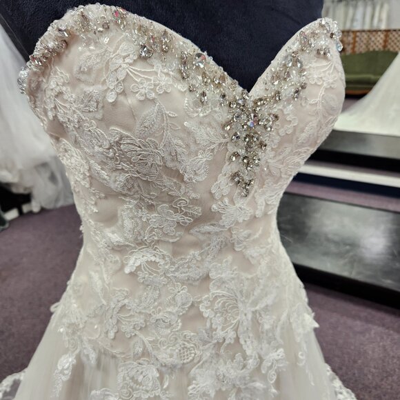 Symphony Bridal S3718 Size 8 Ivory/Champagne Tulle/Lace Ballgown Bridal Gown - Picture 4 of 8